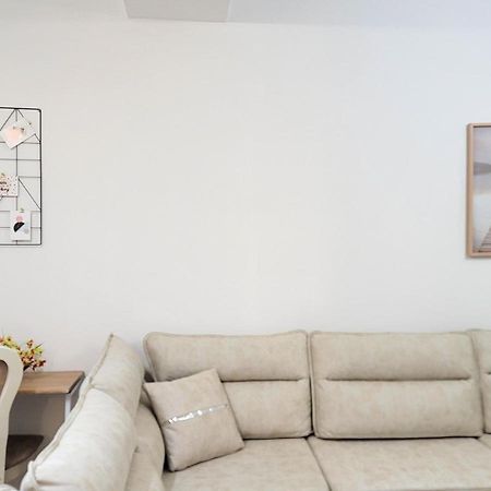 One-Bedroom Gem By The Square Tirana Exterior photo