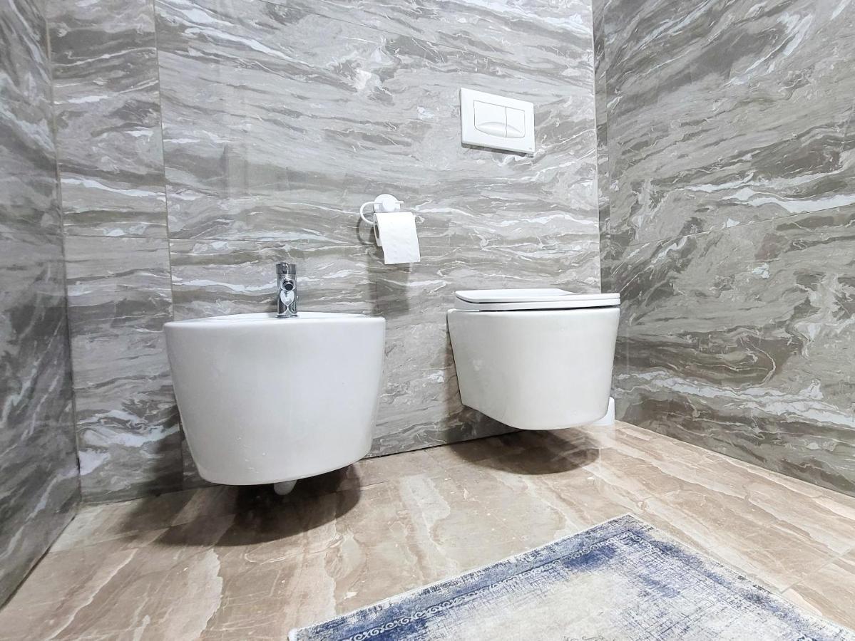 One-Bedroom Gem By The Square Tirana Exterior photo